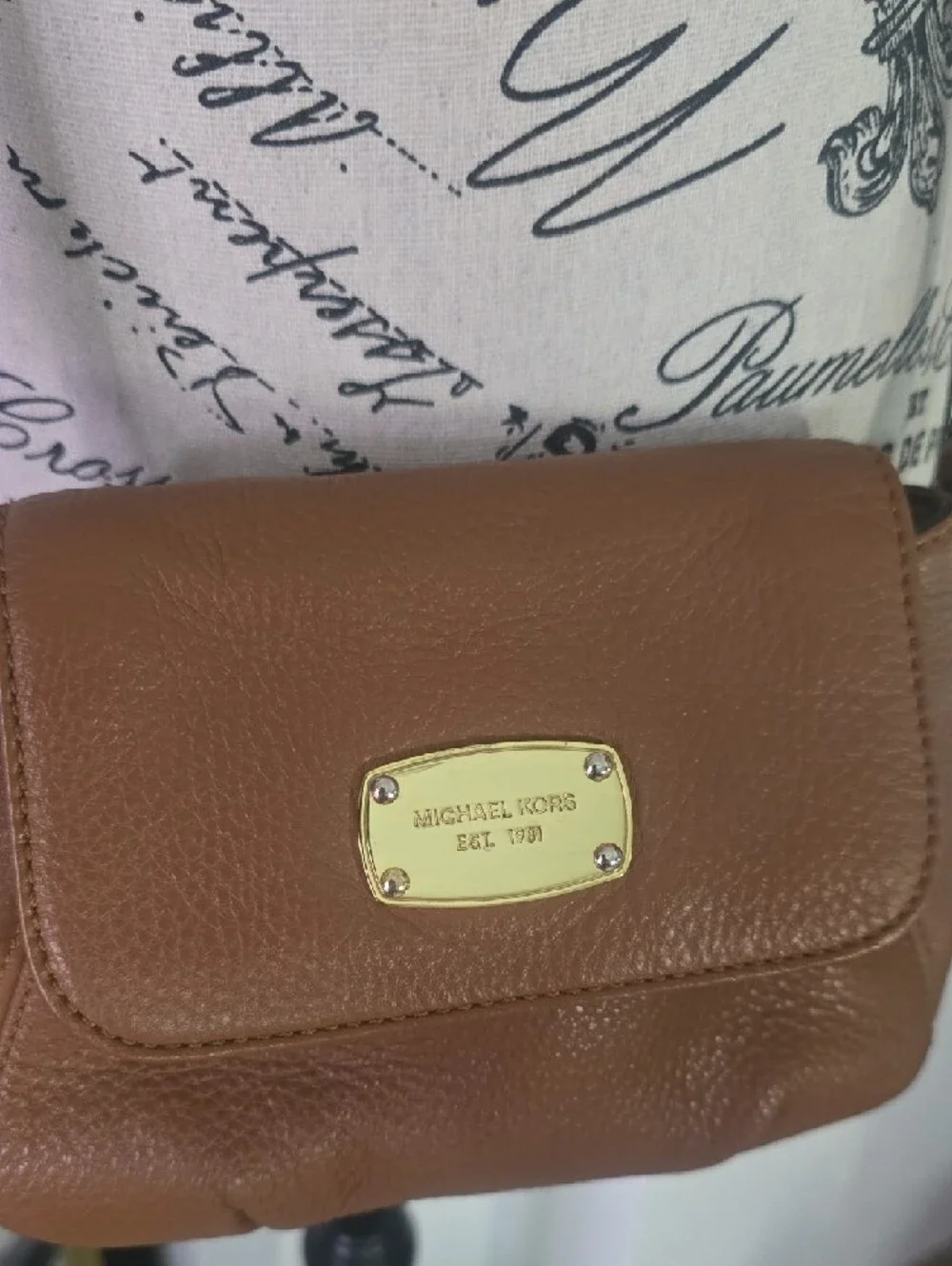 Micheal Kors Brown Pebbled Leather Small Crossbody W/ Gold Hardware (EUC)✨️ - Picture 4 of 13